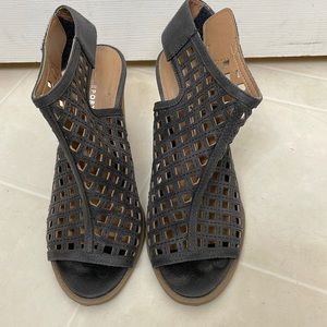 Heeled sandals, grey size 6